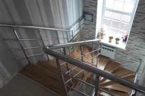Деревянные и металлические лестницы по индивидуальным проектам